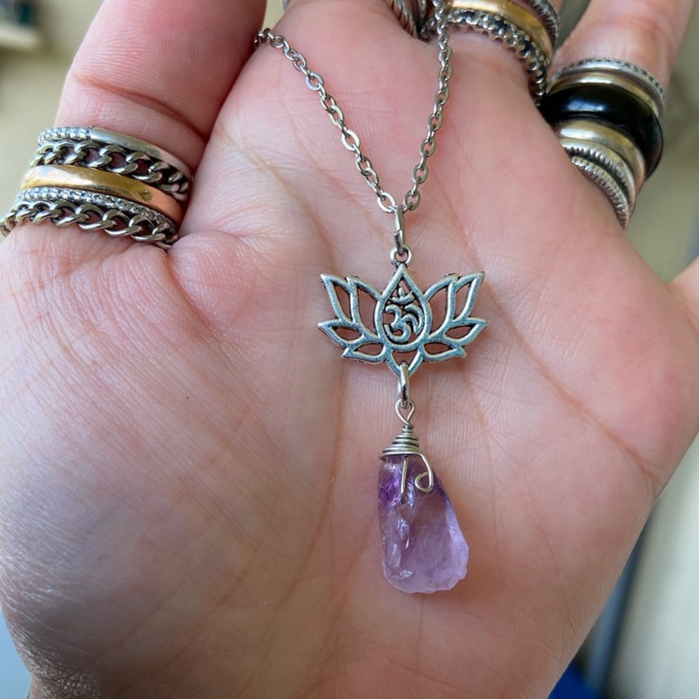 π΄ Amethyst lotus flower om sign boho necklace - Picture 5 of 8